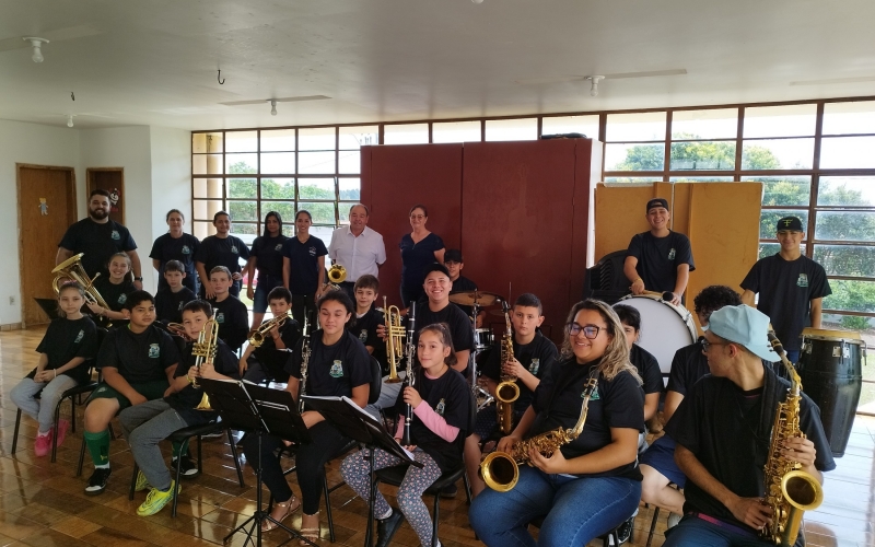 Entrega de camisetas para Banda Municipal.