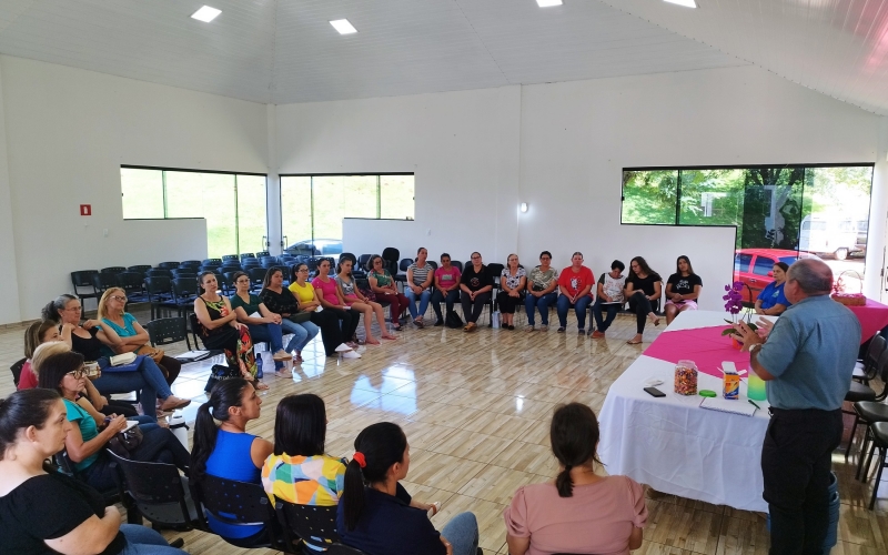 PRIMEIRA REUNIÃO COM PRESIDENTES DOS CLUBES DE MÃES.