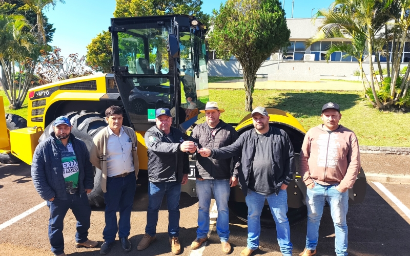 Rolo Compactador é Entregue para Secretaria de Viação e Obras de Porto Barreiro.